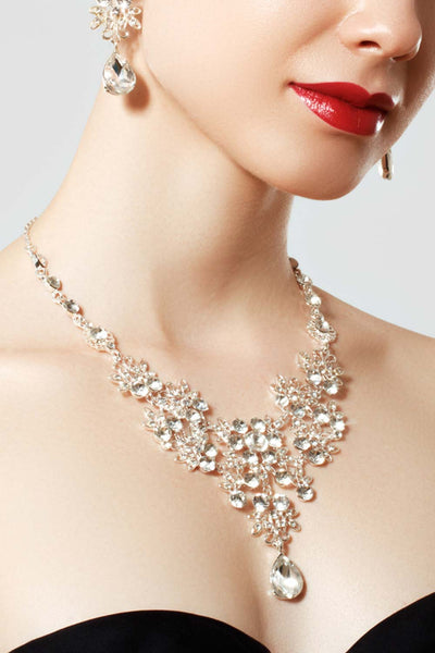 Choosing The Right Jewelry For Your Neckline